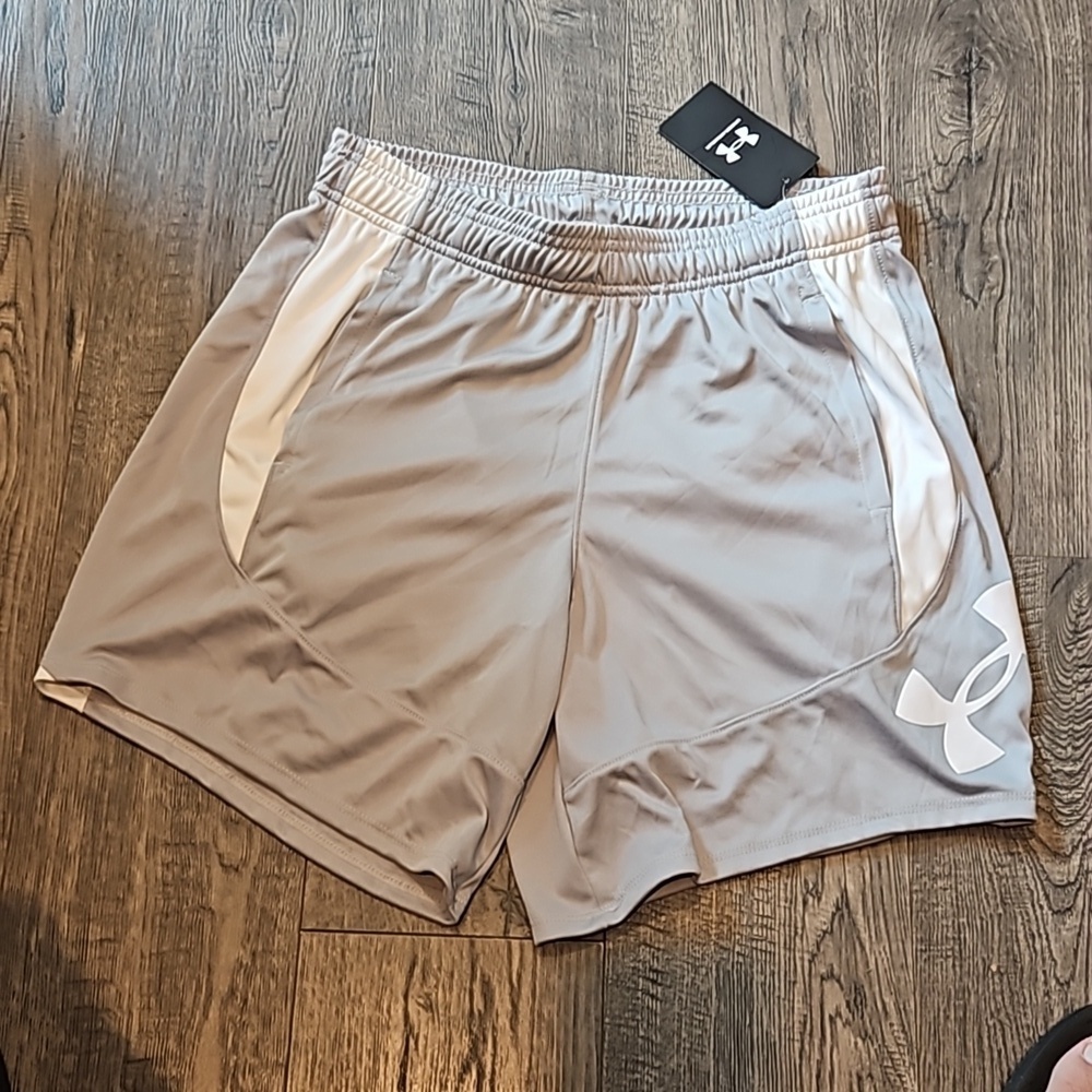 Under Armour Women's Colorblock Short Size Small Brand New With Tags